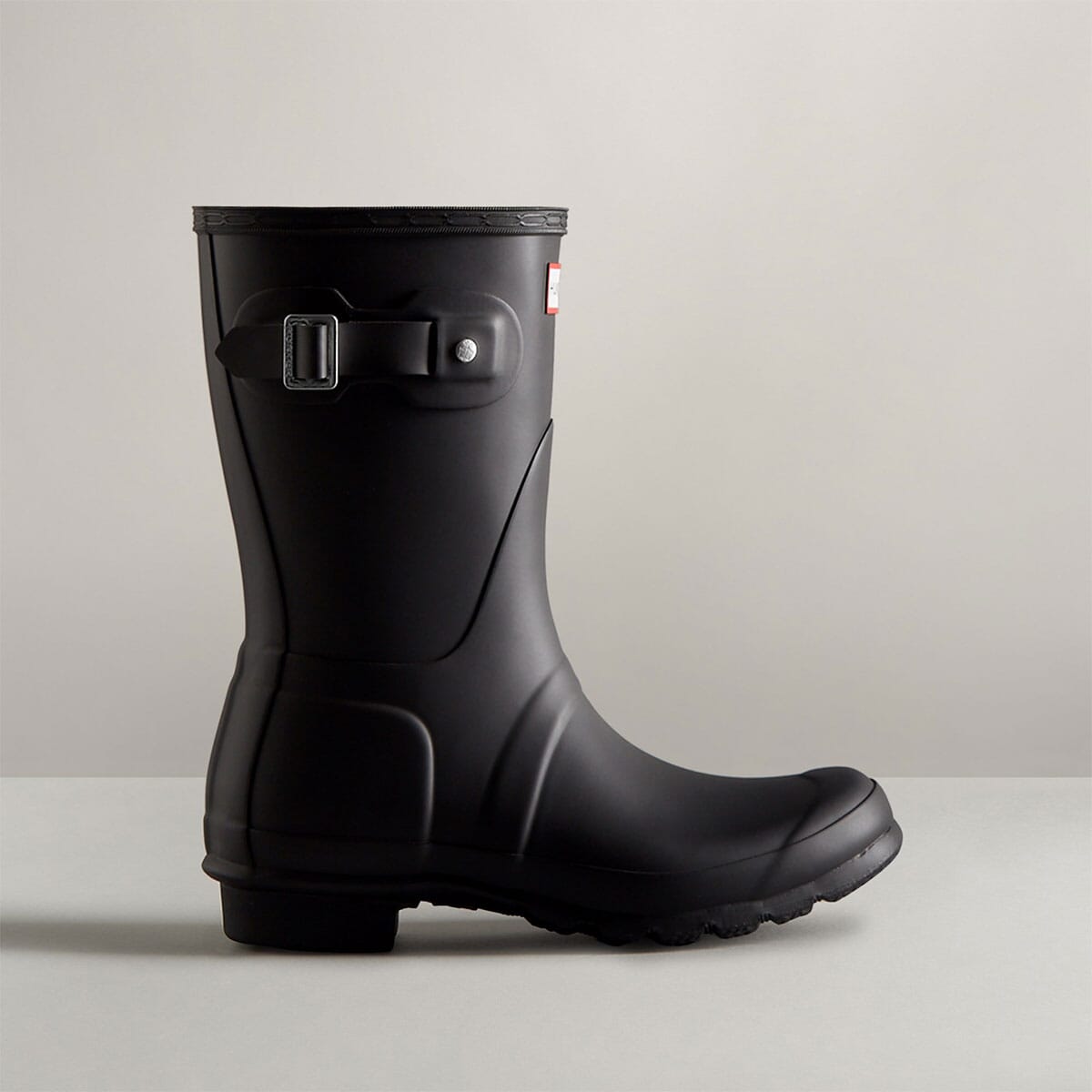 Short black best sale hunter rain boots